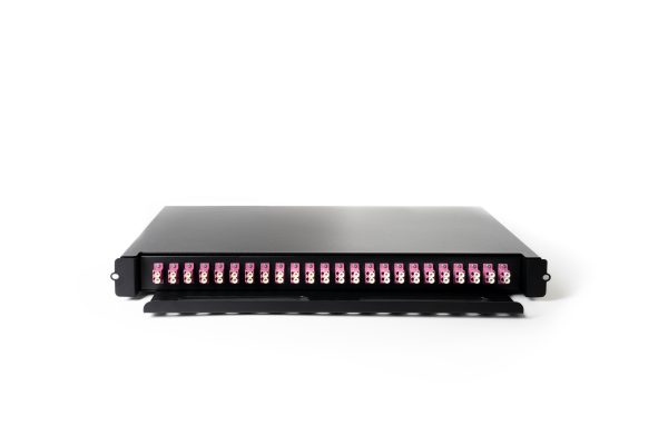 Bandeja de FO de 1U (Incl. 24 Adaptadores LC Duplex OM4 y bandeja de Fusión)